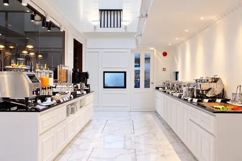 Breakfast buffet and drinks counter