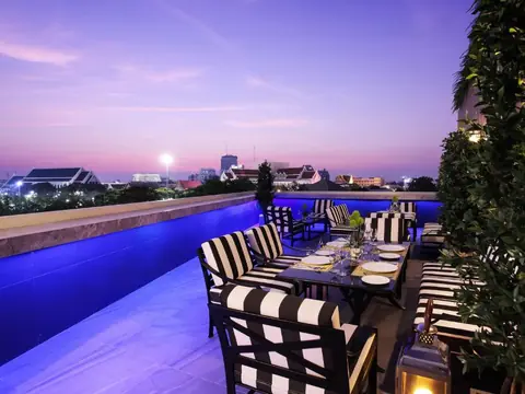 Sky Pool Bar 6