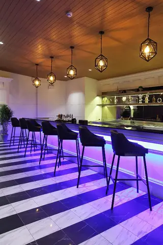 Sky Pool Bar 10